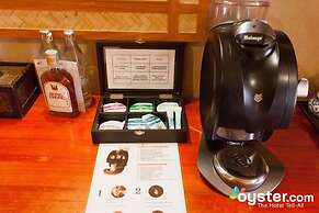 Coral Hotel Bangsaphan