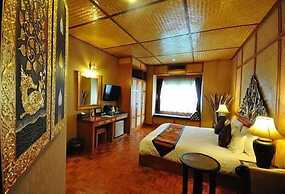 Coral Hotel Bangsaphan