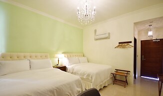 Summer Moonlight Vacation House