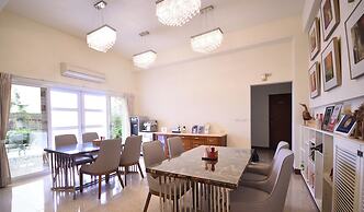 Summer Moonlight Vacation House