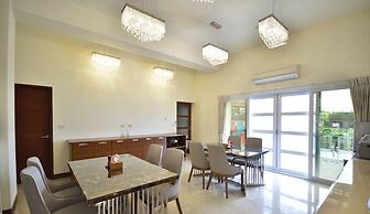 Summer Moonlight Vacation House