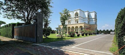 Summer Moonlight Vacation House