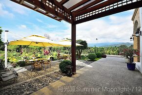 Summer Moonlight Vacation House