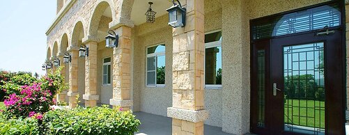 Summer Moonlight Vacation House