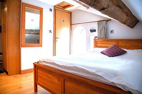 The Rooms at the Nook