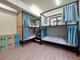 On My Way Taipei Youth Hostel