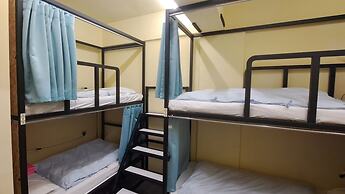 On My Way Taipei Youth Hostel