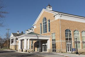 Hillsdale College Dow Hotel and Conference Center