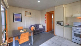 Airport Tourist Village Melbourne