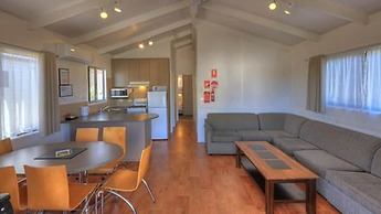 Airport Tourist Village Melbourne