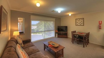 Airport Tourist Village Melbourne