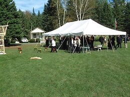 Pine Tree Motel & Cabins