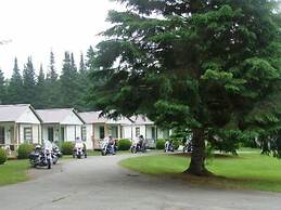Pine Tree Motel & Cabins