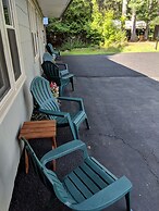 Pine Tree Motel & Cabins