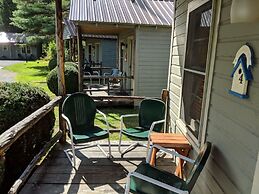 Pine Tree Motel & Cabins