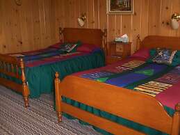 Pine Tree Motel & Cabins