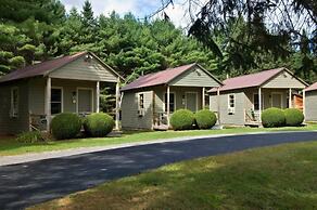 Pine Tree Motel & Cabins