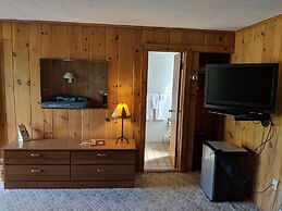 Pine Tree Motel & Cabins