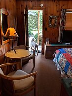 Pine Tree Motel & Cabins