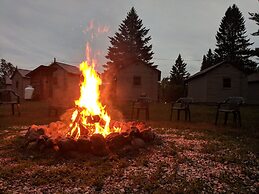 Pine Tree Motel & Cabins