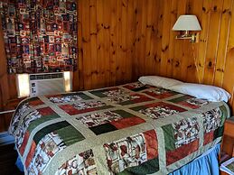 Pine Tree Motel & Cabins