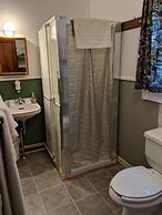 Pine Tree Motel & Cabins