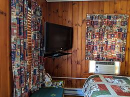 Pine Tree Motel & Cabins