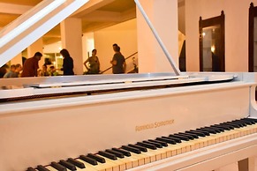 Ratnaloka Tour Inn