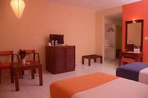 Ratnaloka Tour Inn