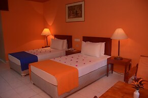 Ratnaloka Tour Inn