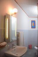 Ratnaloka Tour Inn