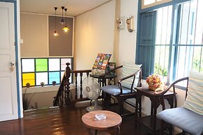 Stay With Me Guesthouse