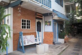 Stay With Me Guesthouse