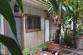 Stay With Me Guesthouse
