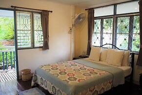 Stay With Me Guesthouse