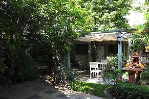 Stay With Me Guesthouse
