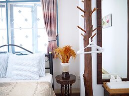 Stay With Me Guesthouse