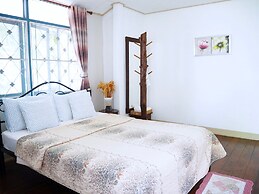 Stay With Me Guesthouse