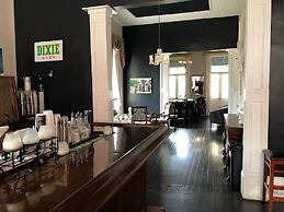 Lafitte Hotel & Bar