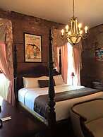 Lafitte Hotel & Bar