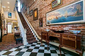 Lafitte Hotel & Bar