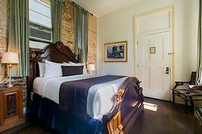 Lafitte Hotel & Bar
