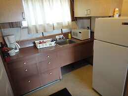 Airport Inn Motel & RV Park