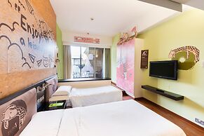 Y Loft Youth Square