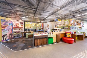 Y Loft Youth Square