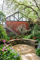 Elizabethan Lodge