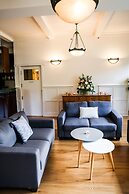 Elizabethan Lodge