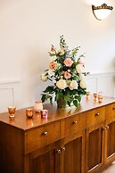 Elizabethan Lodge