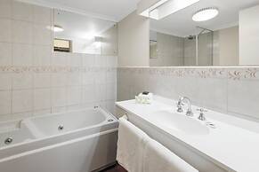 Elizabethan Lodge