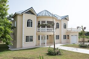 Celebrity Villa Jamaica